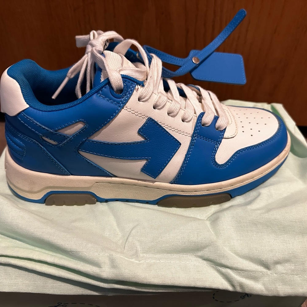 OutofOffice Sneaker